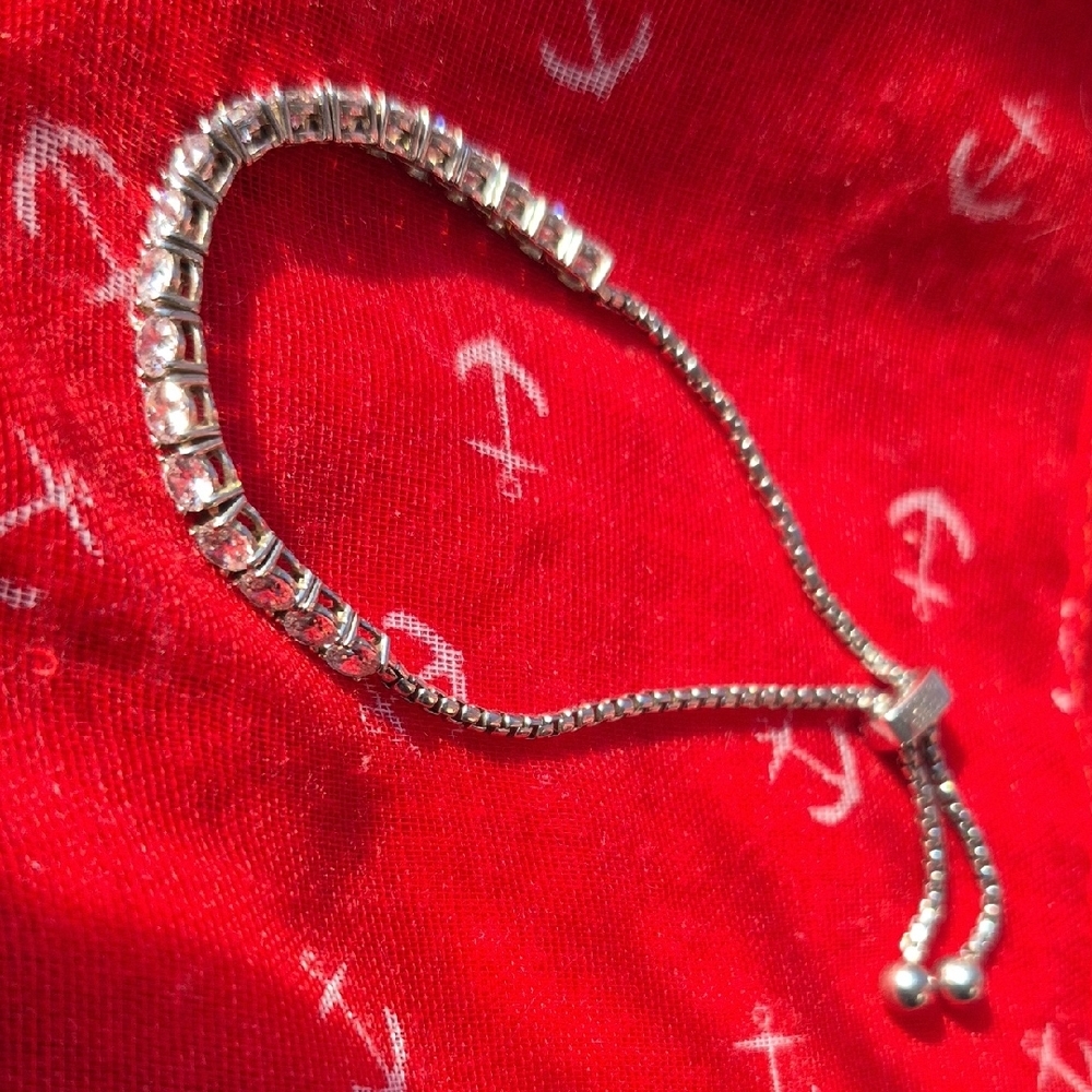 Tocara Gorgeous Sterling Silver Bracelet with DiAmi (J18)